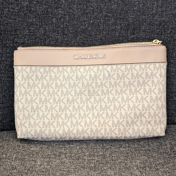 Michael Kors Powder Pink Tote with Removable Pouch and Pocket Bag - Picture 4 of 5